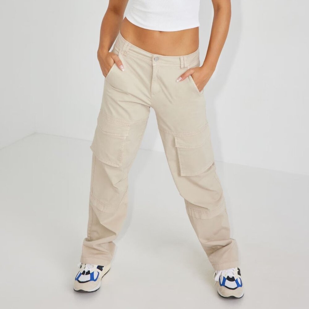Garage NWT Remi Straight Cargo Pant in String Beige size 3